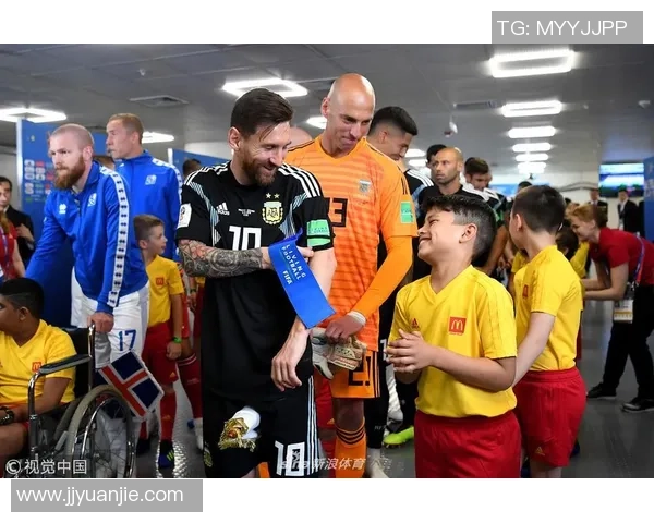 球星专注赛场忽视足球宝贝背后原因与对策解析 球星专注赛场忽视足球宝贝背后原因与对策解析