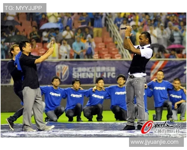 足球场上的小个子巨星:这些瘦小球员凭借技术征服世界的故事 足球场上的小个子巨星:这些瘦小球员凭借技术征服世界的故事