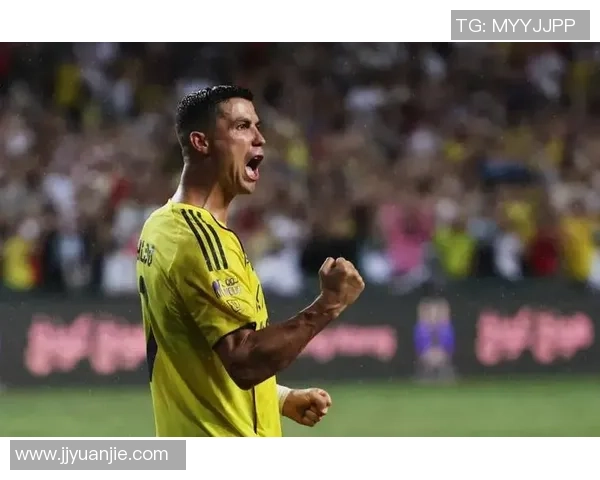 足球巨星偶像的传奇之路:从青涩少年到全球瞩目的足球天王 足球巨星偶像的传奇之路:从青涩少年到全球瞩目的足球天王