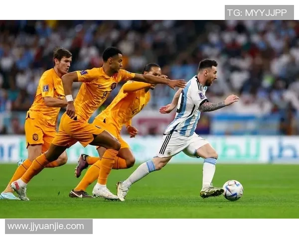 足球巨星赛场瞬间定格激情抓拍展现力量与美感 足球巨星赛场瞬间定格激情抓拍展现力量与美感