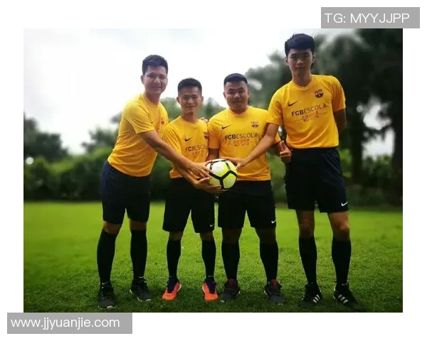 《我就是球星足球队勇夺冠军拼搏精神铸就辉煌赛场传奇》