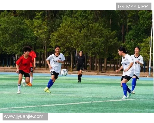 绿茵巨星齐聚一堂共同留影展现足球魅力瞬间 绿茵巨星齐聚一堂共同留影展现足球魅力瞬间