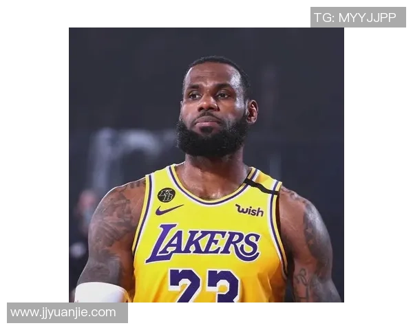 詹姆斯在绿茵场上的荣耀时刻与传奇故事全面解读